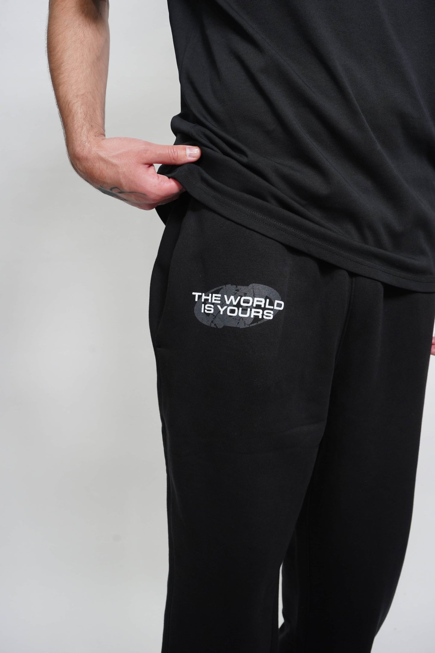 The World Is Yours Cuffless Pants (Black)